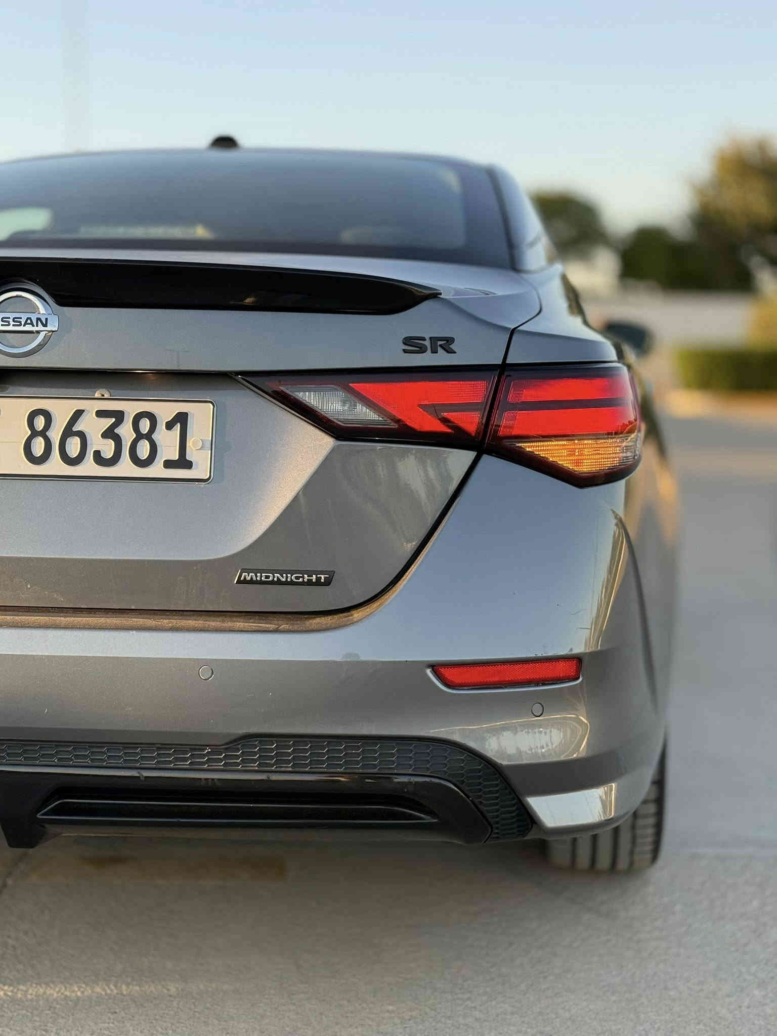 نيسان سنترا SR2023 (توكلر midnight ) 🚘
الموديل: 2023
الصنف: SR MIDNIGHT 
المحرك: 2000cc – بنزين – 4 سلندر
الوارد: أمريكي ✅ ( صبغ  شبر في جاملغ امامي اليمين وبنيد مبدل بلادي بدون صبغ )

✅ جميع الأيرباكات أصلية ✅ (شرط الفحص)

ملاحظة: تخم تاير جديد هونكوك وباتري

 • رقم الشاصي: 3N1AB8DV4PY223907

 • اللون الخارجي: نفطي
 • اللون الداخلي: شمواه أسود 
 • عداد: 11000 ميل

⸻

السعر 💰15900 $ (159$ )

قابل للتفاوض بعد المعاينة فقط – لا يوجد تفاوض عبر الهاتف

⸻

المواصفات ⭐
               • سقف اسود بلادي midnight 
 • تشغيل بصمة + بصمة أبواب
       ٠ تشغيل عن بعد
 • شاشة وسطية مع نظام أبل كار بلاي
 • كاميرا خلفية + كاميرا أمامية (مساعدة الحفاظ على المسار)
 • رادار خلفي للوقوف المفاجئ
 • حساسات جانبية في المرايا
 • نظام تحديد مسرب + قيادة شبه ذاتية
 • مثبت سرعة + تحكم ستيرن
 • بلوتوث
 • حجر بيئة بلادي
 • ويل كاب SR 
      • ضو امامي وكشاف زنون اصلي
⸻

📍 موقع السيارة: أربيل
📞 للاستفسار: *********** (اتصال / واتساب / فايبر)
