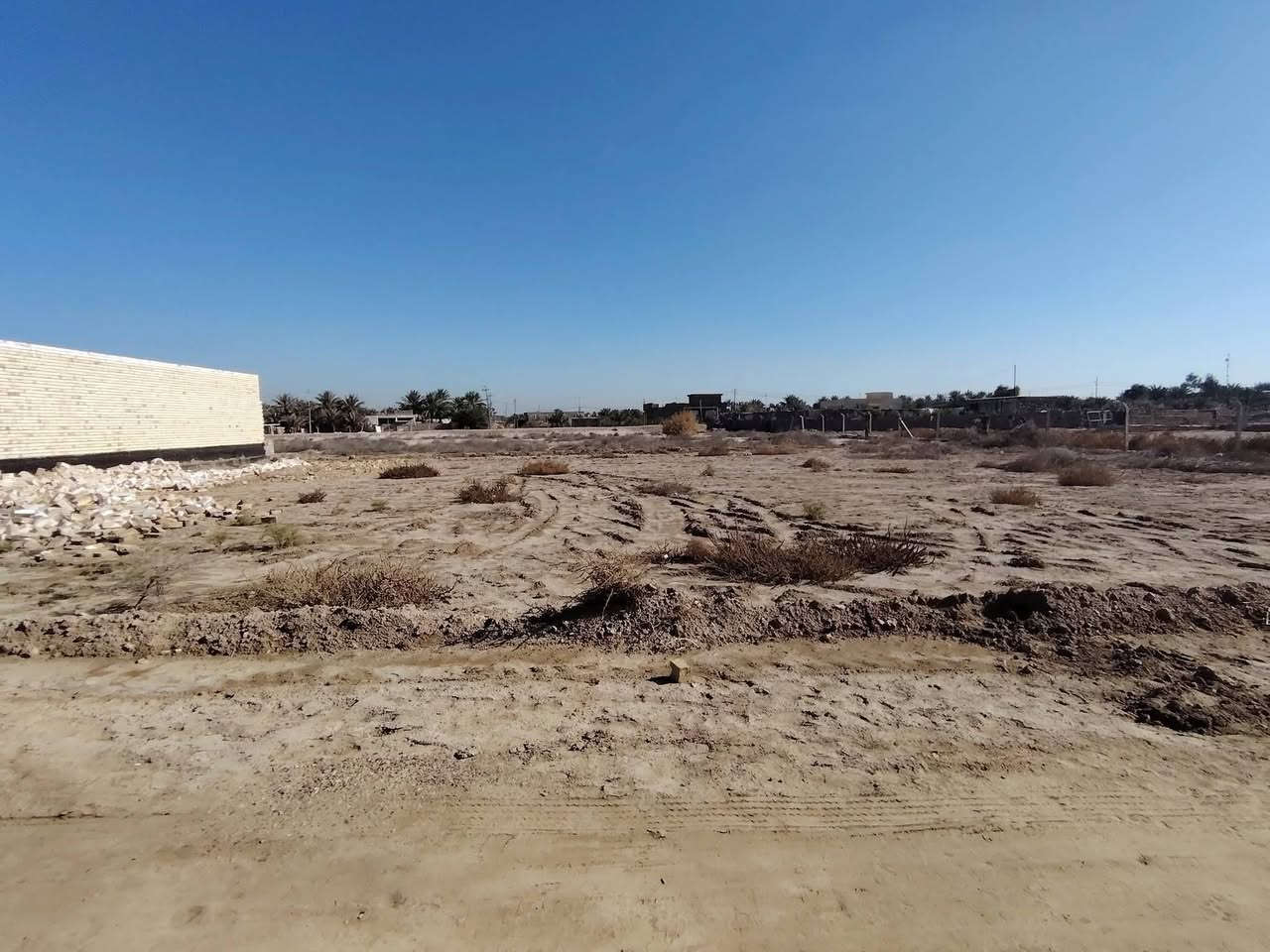 سلام عليكم عندي قطعة أرض للبيع 400 متر خلف جامعة بابل وكافت الخدمات بيه سند 25  وستفسار على راقم ***********
