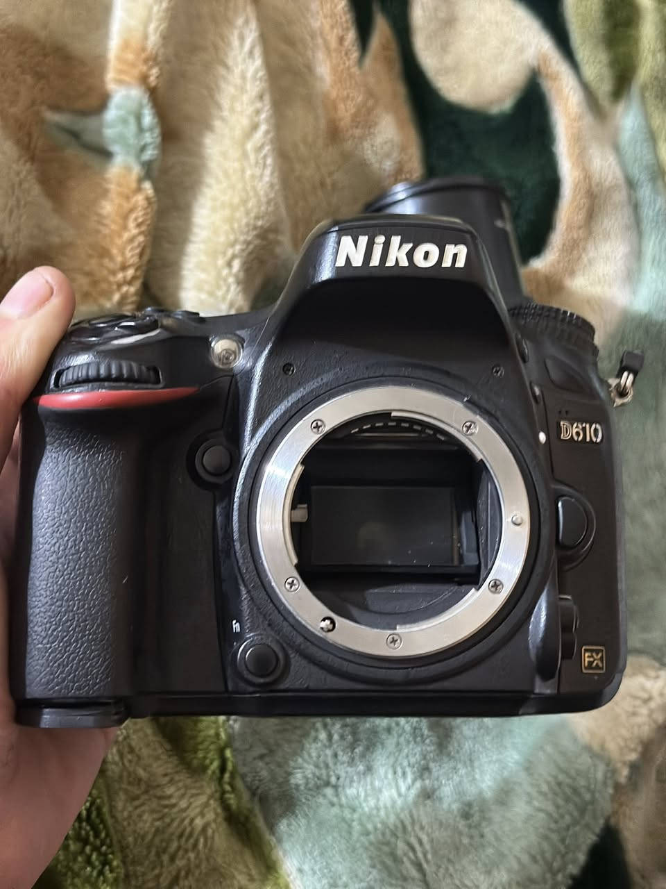 كامره نيكون d610 فول فريم مع زوم سكما 70/300 
السعر 450 الف


**إذا كنت صاحب هذا الإعلان وتريد حذفه لأي سبب، رجاءا أرسل رسالة إلى الدعم الفني**