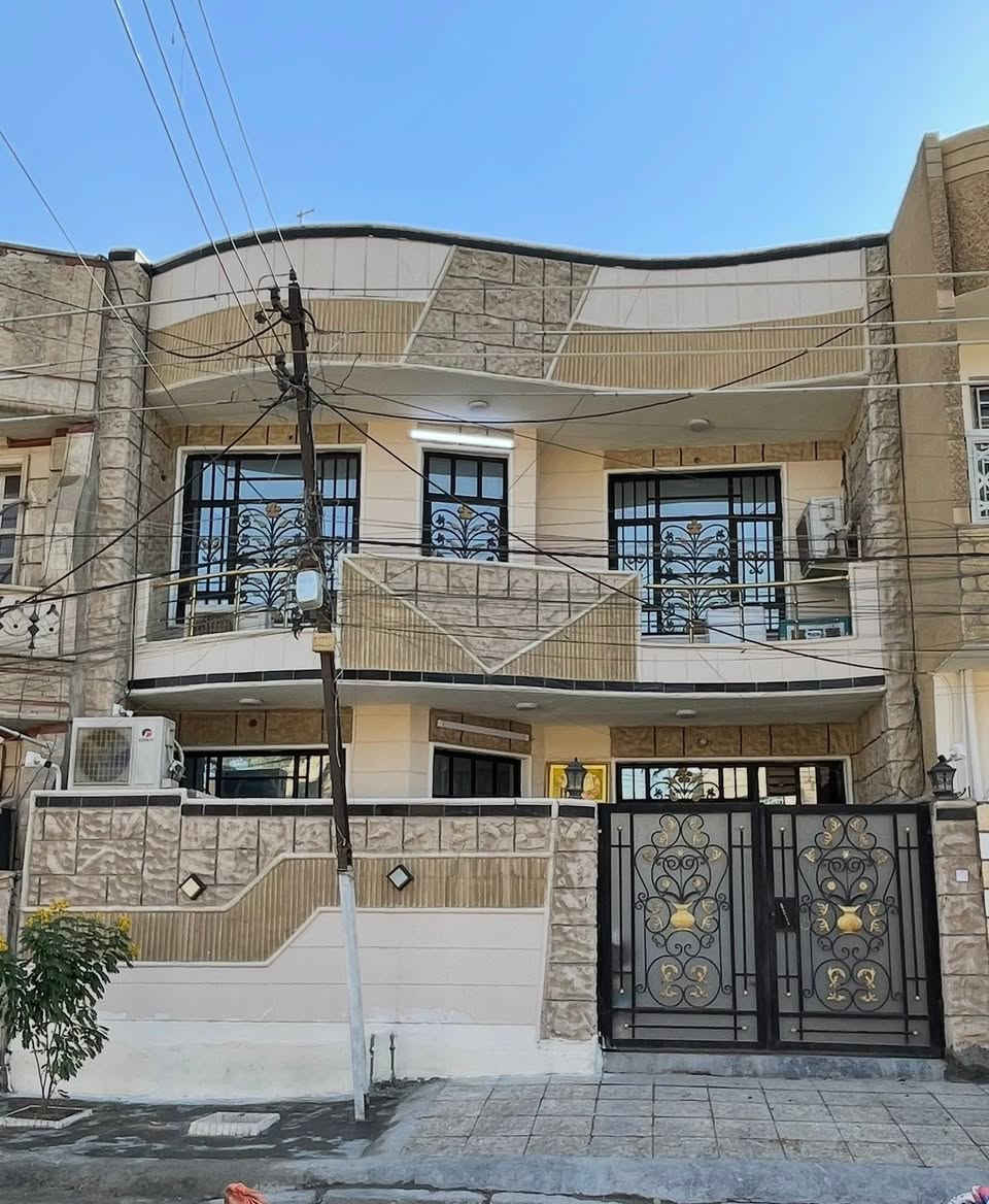 دار للبيع مساحه ١٢٨ م واجهه ٨ م في بغداد الجديدة قرب الملجأ شارع عريض
بناء مسلح حديث طابقين ٤ غرف نوم 
سند مستقل بأسم شخص واحد 
للاستفسار موبايل ***********
