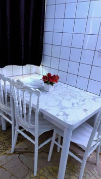 طاولة طعام • ٤ كراسي • ما بيه ضرر