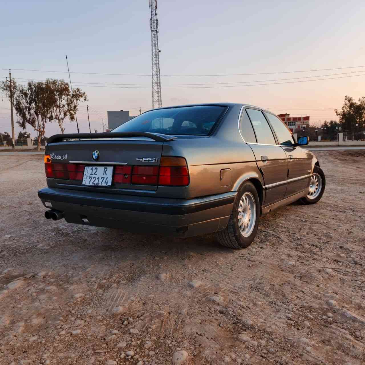 بي ام حجم 525 موديل 1990 فول اتوماتيك بس كير عادي 
رقم نينوى 12 وكاله تحويل من شرعي
محرك كير اكسل شاصي شرط
كهربائيات كلها شغاله
تخم تاير امامي خلفي جديد
سعر 48 بي مجال بسيط
***********
مكاني تلعفر
