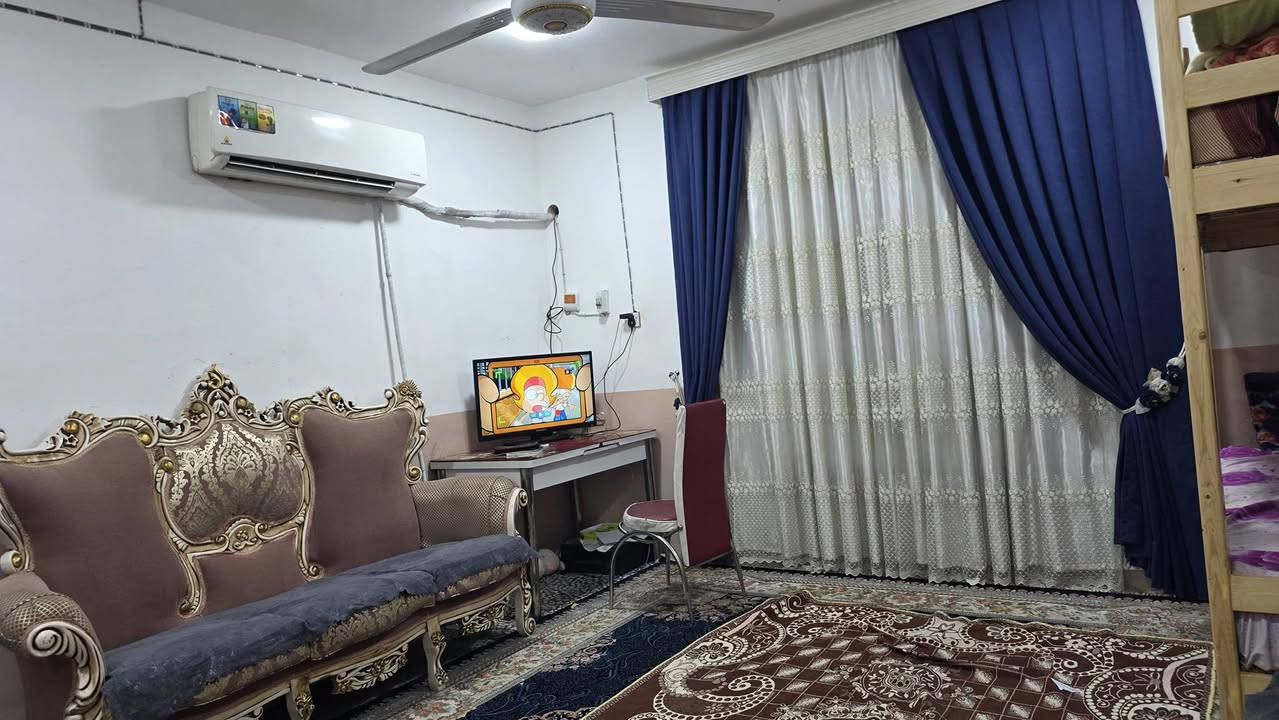 سلام عليكم
بيت للبيع ١٢٢ متر طابق واحد على ساحه مع حديقه حي الشهداء مكتب الرشيد خلف شارع الصياغ 

السعر ١٣٧ مع المجال 

*********** ابو سجاد
