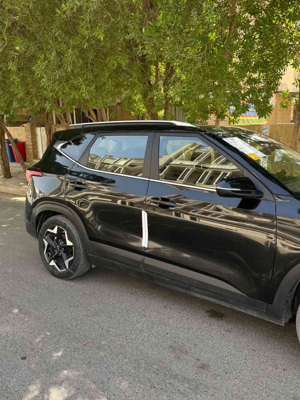 السلام عليكم للبيع 
كيا سلتوز 2024
الحادث موضح بالصور 
مواصفاته فول 1/1
مكينة الفين دوش 2000
بصمة تشغيل 
بصمه ابواب 
تشغيل عن بعد 
شاشة دجتل
لد دشبول وابواب امامي ابلادي ويه الشاشه 
رادارات امامي خلفي 
مانع انزلاق 
تبريد قطعتين 
نزول منحدرات 
كشن كهرباء 
كشنات تدفئه
تحكمات استيرن 
ويل نجمة
كروز سرعه 
سياقه ذاتيه
تحديد مسار
نقاط عمياء 
ثلاث وضعيات للقياده 
اطفاء ذاتي عند الوقوف 
اشاير بل مري 
السعر 165
  
مكاني بغداد الغدير 
رقمي***********
موجود بي واتساب
