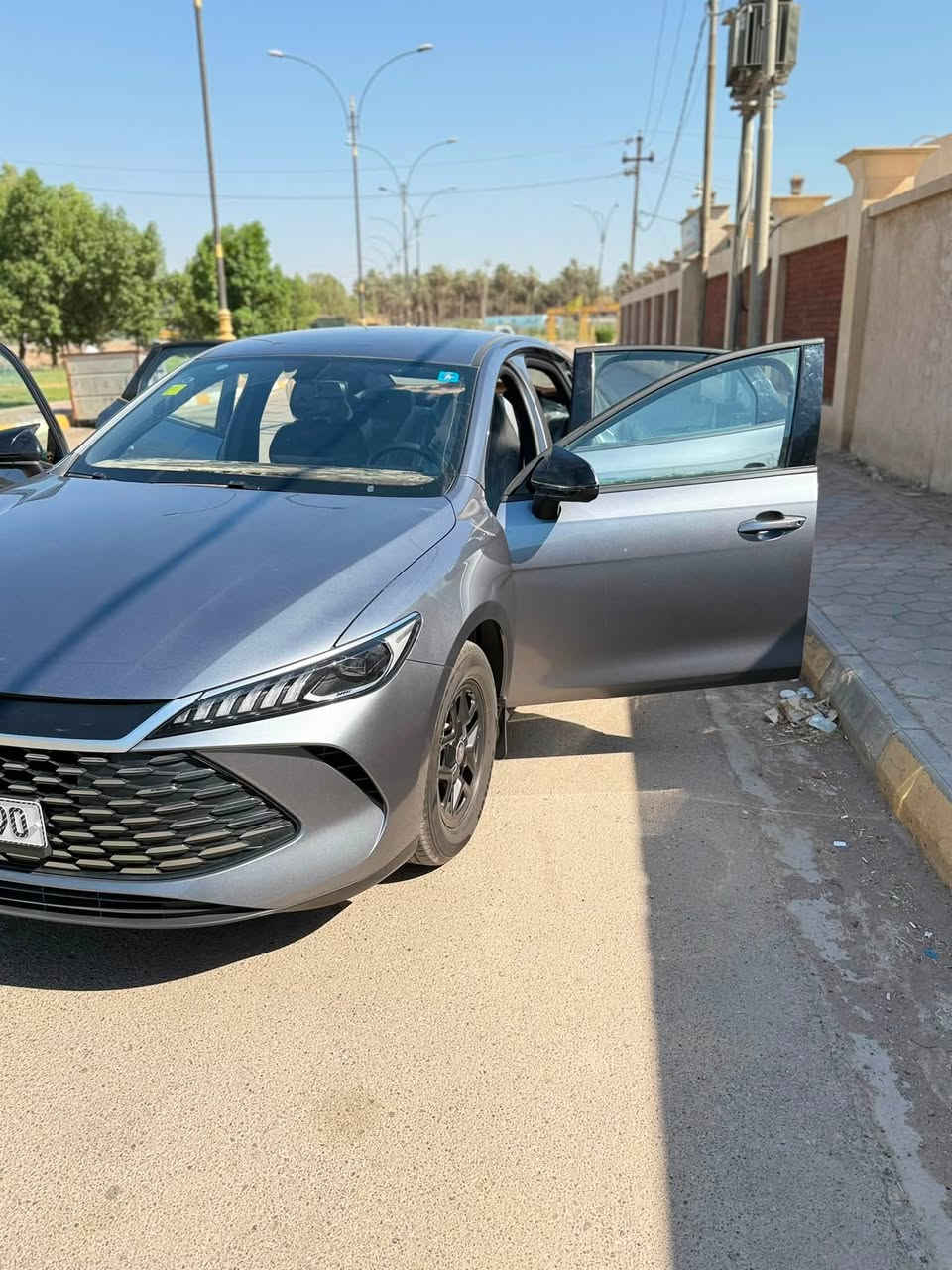السلام عليكم سيارة byd qin plus 2025 مكفولة كفالة عامة الرقم بغداد السيارة بأسمي  ماشية 14 الف الشراي يتصل على الرقم ***********
السيارة كلش نظيفة وتم الصرف عليها للجمالية وكذلك شاحنة اظافية ايرث خاصة بالسيارة
