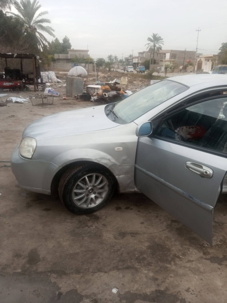 السلام عليكم ورحمه الله وبركاته 
دايو لاستي للبيع موديل 2008 كير عادي رقم ديالى الماني باسمي السنوية ساقطة قبل شهر السيارة كما موضح بالصورة السعر 45 وبي مجال 
للاستفسار اكثر الاتصال ***********
متوفر واتساب
