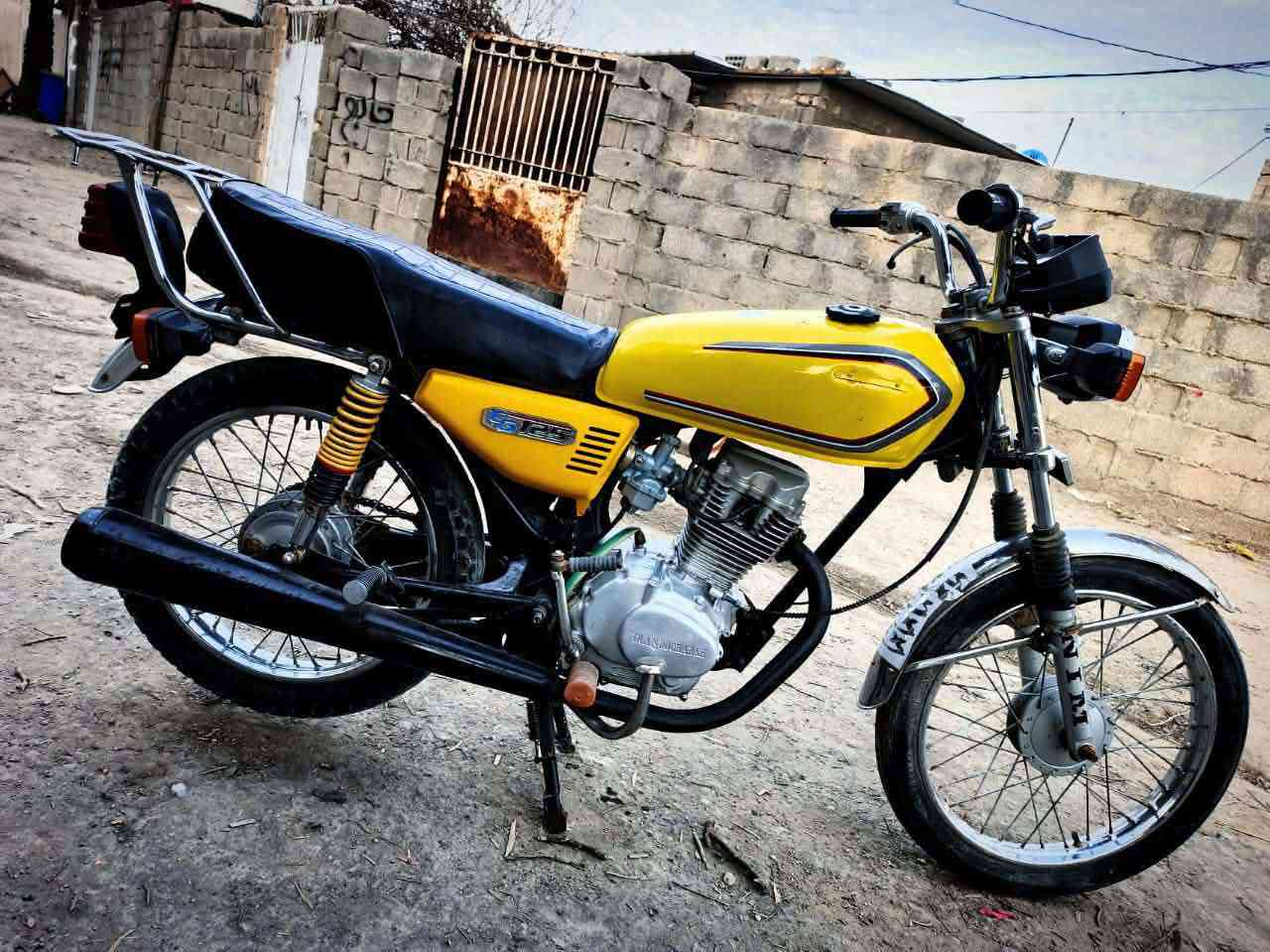 دراجه للبيع موديل 19 دراجه نضيفه اوراق اصولي بجيس كهربائيات شغاله رايدهه 525 وبيهه مجال رقمي 0772 827 5809
