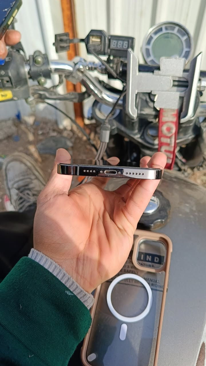 ايفون 12 برو ماكس
ذاكرة 256
بطارية 81
جهاز نضيف شخط واحد مابي ووتر بروف لا مفتوح ولا أبد سعره470 وبي مجال بسيط 
الاتصال ***********
واتساب***********
