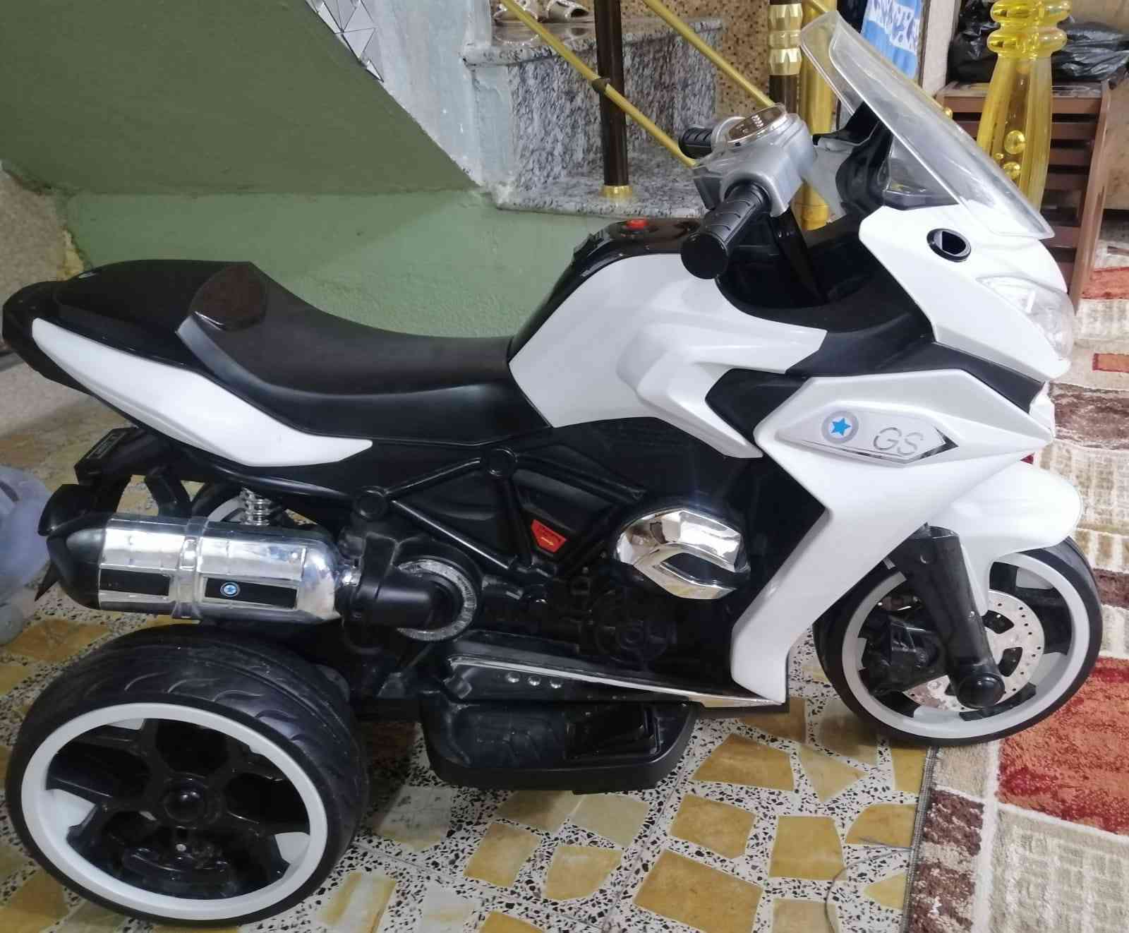 السلام عليكم ورحمة الله وبركاته.. 
يوجد ماطور مستعمل بنظام الشحن + موسيقى+ نظام بلوتوث واوكس للبيع سعره (١٠٠) الف وبيه مجال
لمن يرغب بالشراء الاتصال على الأرقام التالية فقط وغير متواجد على الفيسبوك :
***********
***********
