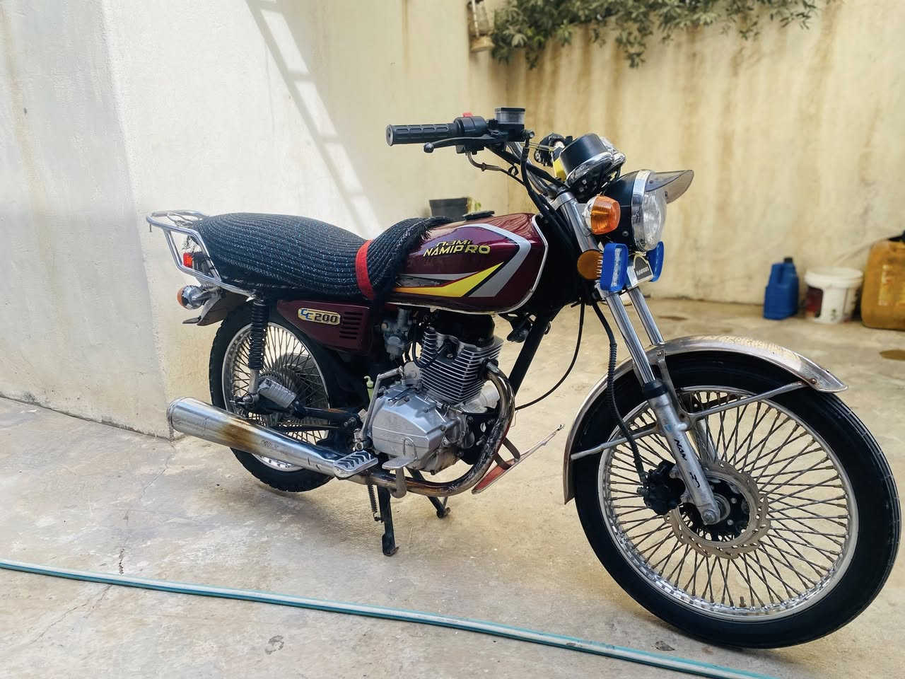 ناميبرو لايت دائري موديل 20 مكينه 200 bk  محسن دبل ار أوراق دراجه نضيفه الصوره تسولف بنضافتهه بدون اي عيب سعر 550 وبي مجال ***********
