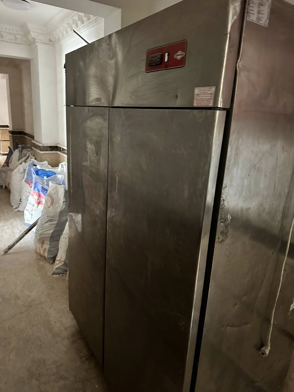 السلام عليكم ثلاجة لحوم للبيع سعر 250 الف للتواصل ***********
