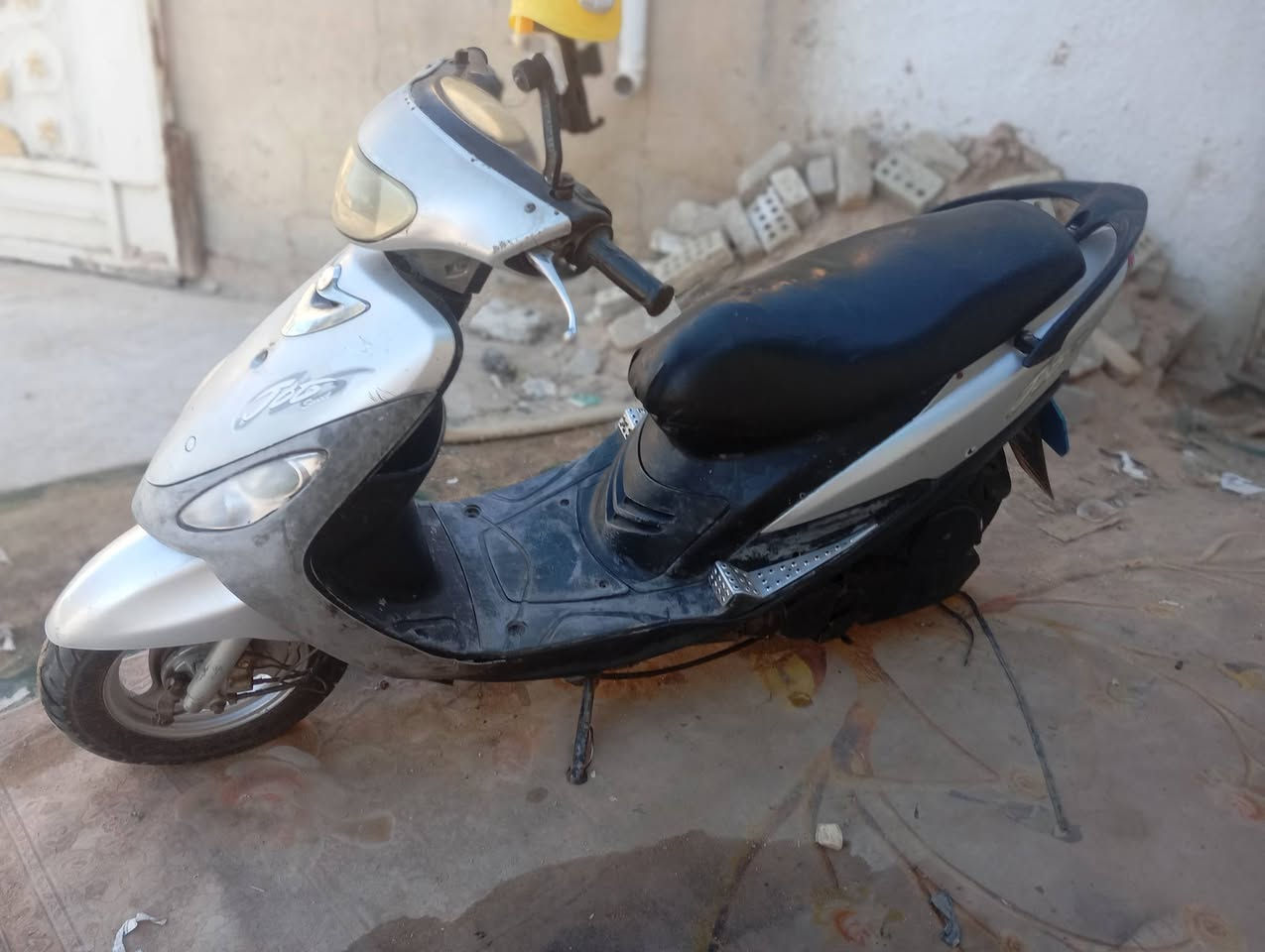 سلام عليكم ماكس منغولي نضيفه مكينه خير من لله يرادله بس تفيلس نكره بكل وقت دراجه نضيفه نقصه بس غراض مال هندر  وستان عالي كهربائيات شغاله مكينه لا تنقيص ولا تبخير  دراجه مال شغل تروح بيه وتجي بيه تأيرات جدد باله لسعر٣٥٠وبيه مجال مكاني بغداد لشعله شراي ***********واتساب
