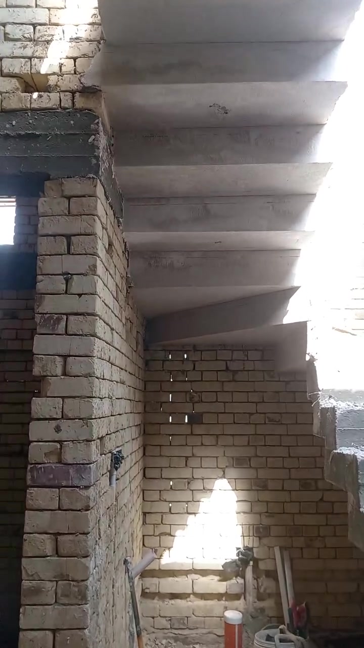خلفه لبخ جص اسمنت نثر سغل طلس متفرق حاليا 
اشتغل متر ومقطوعه فقط داخل البصره 

***********
