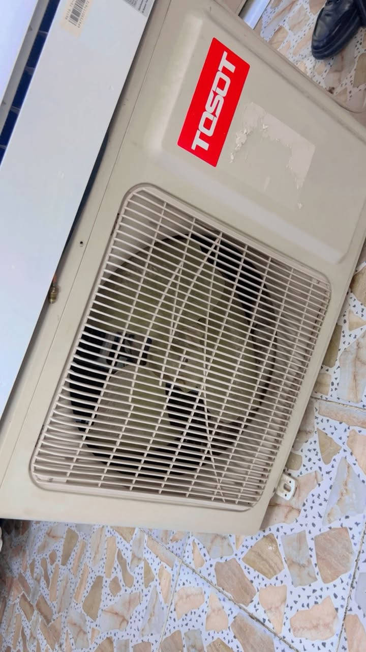 السلام عليكم اخوان سبلت للبيع نوع توسوت الاصلي  واحد طن السبلت بعده جديد مستعمل قليل نظافه 90/100 كامل مكمل غاز مفول وعل فحص تبريده ثلج ☃️❄️🧊 تدفئه نار 🔥🐦‍🔥❤️‍🔥 السبلت راديتراته بعدهن صفر السبلت مغسول وجاهز بس شد مع كامل ملحقاته بواري جديد بل كارتون وايرات قاعده ريمونت السبلت بلادي مكفول من فتحت البرغي 
السبلت تاخذه من باب بيتي وبي ضمان عل فحص 
التوسوت معروف بتبريده ودفعه القوي 
السعر : 275 وبي مجال بسيط 
للاتصال : ***********
الموقع : بغداد شارع فلسطين
