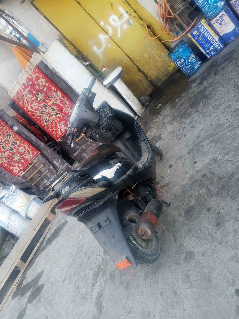 دراجه لبيع ماكس ميه وأربعين كلهه شغاله وختم واحد سعر 250 وبيها مجال عنوان البياع حي عامل رقم ***********
