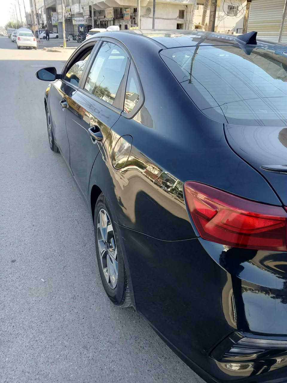 السلام عليكم
فورتي للبيع مديل ٢٠١٩ كيرمحرك مكفول كير ايتي حادثها موضوح بصور وبيها بارد بجاملغ الخلفي بدون ايرباك السيارة رقم اربيل بسمي 
مواصفات السياره 
شاشة
كامره دواره 
رادار قياده اليه 
تنبيه مغادره عن المسار 
ثلاث انضمة قياده (ايكو :سبورت :سمارت)
تحكم ستيرن جهتين 
 ماشيه 43قابل للزيادة
لتواصل ‭٠٧٧٣ ١٧٦ ٩٣٦٥‬
مكان السيارة بغداد الحريه الدولعي 
السعر ١٢٥ وبيها مجال 
شباب اني مكلف بل نشر الشراي يخابر
