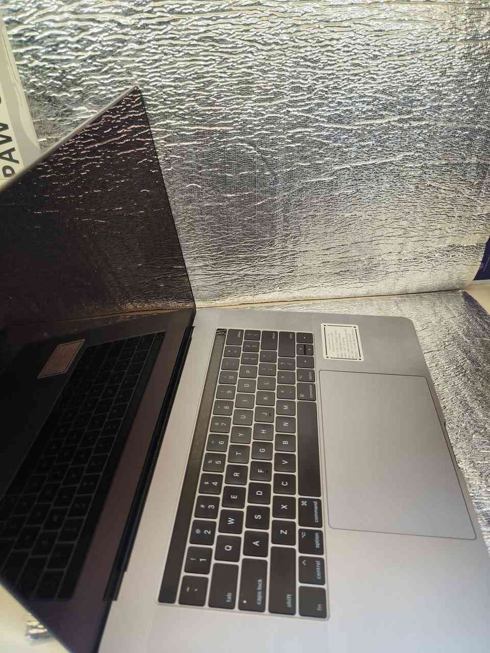 لابتوب للبيع
‏
‏° الموديل: MACBOOK PRO 15 2017

‏° المعالج: CORE I7 7920HQ 3.10GHz

‏° الرام: 16GB DDR4 2133MHz

‏° التخزين: SSD 1TB APPLE

‏° كرت الشاشة: AMD RADEON PRO 560 4GB

‏° حجم الشاشة: 15.6 IN 1800P 2.8K 60Hz

‏° البطارية: 90% 2:30 HOURS

‏° الحالة: نظيف جدًا

‏° الملحقات: الشاحن الأصلي

‏° السعر: 800,000 دينار


**إذا كنت صاحب هذا الإعلان وتريد حذفه لأي سبب، رجاءا أرسل رسالة إلى الدعم الفني**