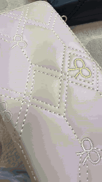 ✨ جزدان نسائي أنيق وعصري
تصميم ناعم بنقشة راقية، عملي للاستخدام اليومي ويجمع بين الجمال والترتيب 💖
خفيف وسهل الحمل، ويسع الفلوس والكروت بكل راحة

🎨 الألوان المتوفرة:
أسود – جوزي – أحمر – زهري – وردي فاتح

💰 السعر: 3,000 دينار فقط

📲 اطلبي الآن والكمية محدودة
عبر الصفحة أو واتساب
📞 ***********
#جزدان_نسائي_صغير #جزدان_نسائي  #keswa
