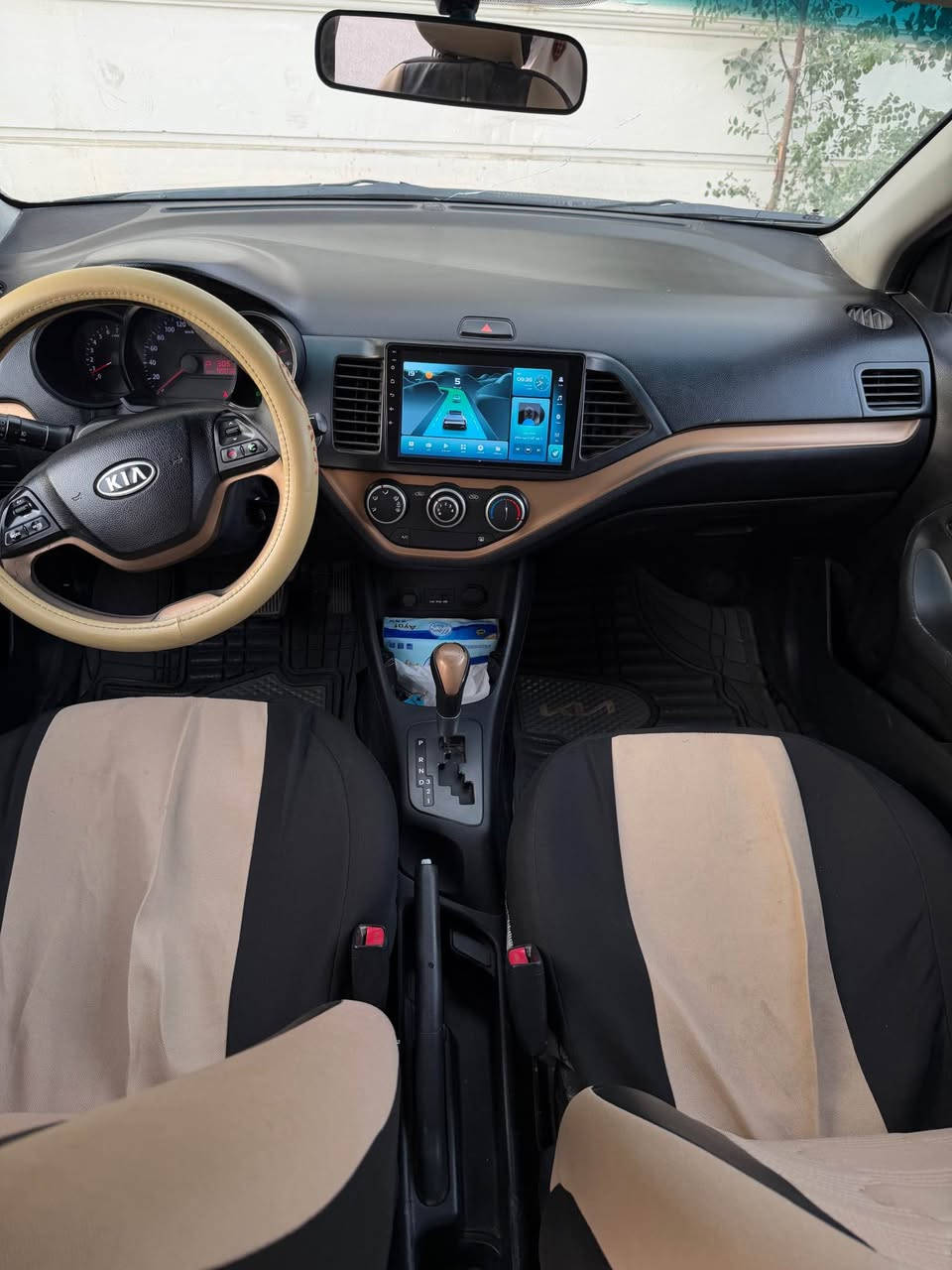 للبيع بيكانتو 2013 خليجي 
السياره محرك جبير 4 سلندر 
مكفوله من صبغ بس دعاميه امامي صبغته جماليه 
كير محرك تبريد كله بلاد  
داخل جلد لونين ومغلفه الكشنات وارضيه 
تخم تاير البارحه شديته شاشه تاب ارقه نوعيه وكامره 
تحدد الشخص بل رجوع وحساس بلادي والمسجل البلادي موجود بل جنطه سبير وعده منازله 
تخم دبلات صدر دسكات كله جديد صيانه بشركة كيا 
سياره صارله سنتين عندي ستخدام شخصي كلش معتني بيه بسمي هزه جديده ميحتاج تروح سياره الاربيل بل تحويل بس تاخذ سنويه 
مكاني بل منصور 
السعر 82$ 
*********** بغداد, العراق
