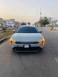 كي 4 موديل 2025  موصفات نص فول  بصمه شاشه كبيره تحكم جهتين رادار امامي...