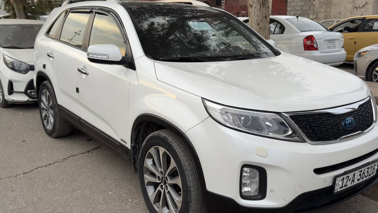 KIA SORENTO 2014 1/1 
فول مواصفات 

Clean title 
بدون ضرر وبدون صبغ 
مكينة V6 
7 راكب 
داخل قرميدي 
كشنات كهرب 
حار + بارد
تبريد 3 قطع 
بانوراما سقف 
حساسات امامي وخلفي
***********
