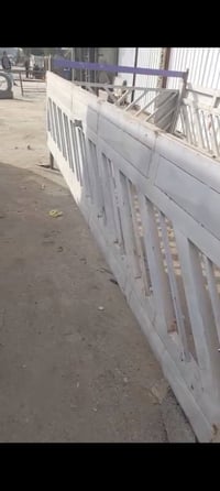 بدي للبيع مال حاويه نظيف حيل ويا محجر طول 440 عرض 210 سعر وي محجر ٧ او...