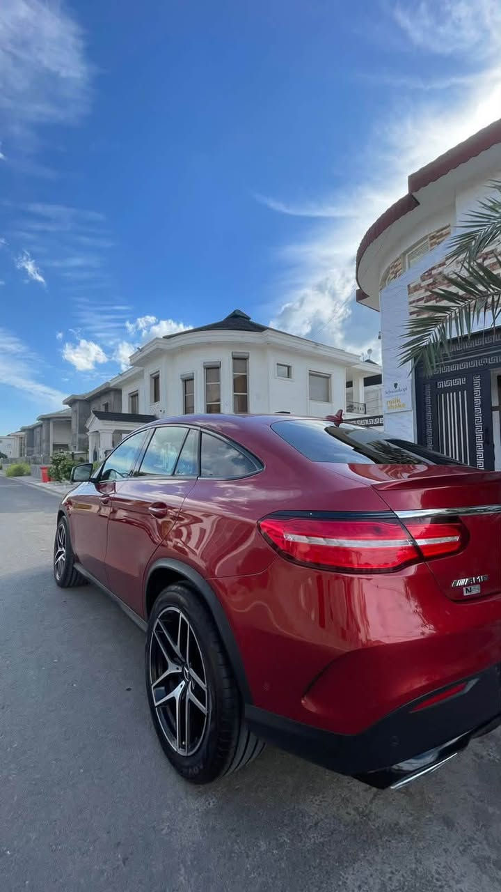 🔥 يالله للبيع او مراوس  | Mercedes-AMG GLE 43 4MATIC
📅 موديل 2016

سيارة جديدة بمعنى الكلمة، نظيفة جدًا وجاهزة للفحص بأي مركز تختاره.
بصمتين 
✅ AMG GLE 43 الأصلي
✅ محرك V6 توين تيربو سعة 3.0 لتر
✅ قوة 367 حصان
✅ ناقل حركة أوتوماتيك 9 سرعات (9G-TRONIC)
✅ نظام دفع رباعي دائم 4MATIC
✅ داخلية فاخرة
✅ فتحة سقف بانوراما
✅ مقاعد كهربائية مع ذاكرة
✅ كاميرا وحساسات أمامية وخلفية
✅ تشغيل بالبصمة (Keyless Go)*
✅ مكيف ثلج
✅ جنوط AMG الأصلية
✅ سيارة بحالة ممتازة ولا تحتاج أي مصروف

📞 للتواصل: ***********
