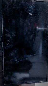 عندي هاي البلازمه بس عايزه شاشه نضيفه وجديده الاستفسار على الرقم 07712...