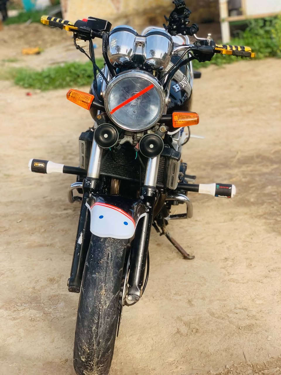 السلام عليكم. CB400
جيل اول (١٦)ولف. دراجه مصبوغه. مكينه وگير خير من الله. ناعمه تخبل كابريتر عليهن ادامه. والدراجه عليها ادامه كامله دسكات بلكات اشاير جدد. دشبول گصه. سيم سرعه لايت زينون. حساس ستاند شغال حساس مروحه حساس دهن. حساس التبويش.  حساس بريك. 

زنجيل بكرات تايرات جدد. معدله بكرات سرعه ١٨٠.وقابل للزياده. 

دراجه مال جناي متعوب عليها ربع متخسر عليها. اوراق كامله گمرگ مدفوع. السعر خاص سعرها كلش حلو  مكان بابل القاسم. ***********‪
