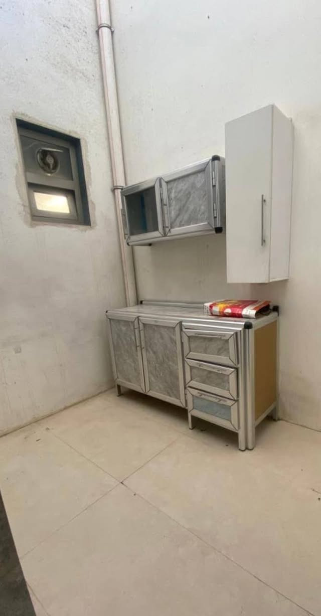 شقة للإيجار – السيدية / شارع الكويتي
🔹 طابق أول🔹 غرفة نوم🔹 صالة🔹 مطبخ🔹 صحيات🔹 معزولة عزل تام

💰 بدل الإيجار: 650 ألف دينار شهرياً

للاستفسار والتواصل 📞
***********
