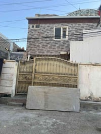 ١٣٠ متر للبيع الوجه ٦ ونص ونزال ٢٠  يحتوي على استقبال ومطبخ وصاله وغرف...