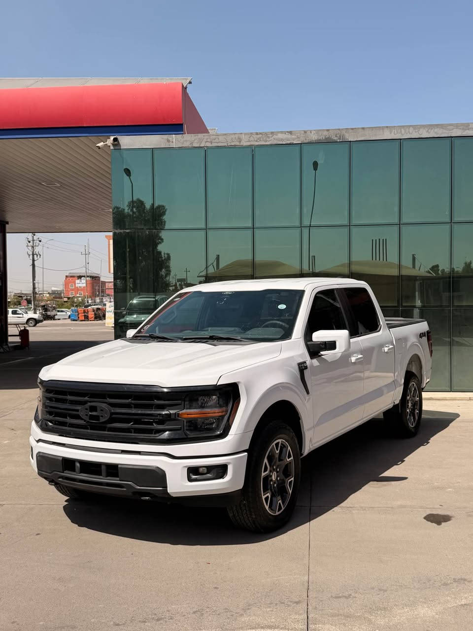 f150    شكل جديد 
2025 محرك  :-  2.700 
ماشي 4 الف 
باب طويل بدي قصير 
دفع رباعي ( دبل اكسل ) 
المواصفات 
شاشه جبيره 
كيج الكتروني 
٥ كامرات محيطيه 
حساس امامي خلفي 
نقطه العمياء 
لايت زينون 
بك لايت لد 
حادث  بدون صبغ 
باب و بودى تبديل نفس لون  
السعر 31000 $ وبي مجال بسيط 
العنوان اربيل شارع ١٠٠ 
*********** أربيل, العراق
