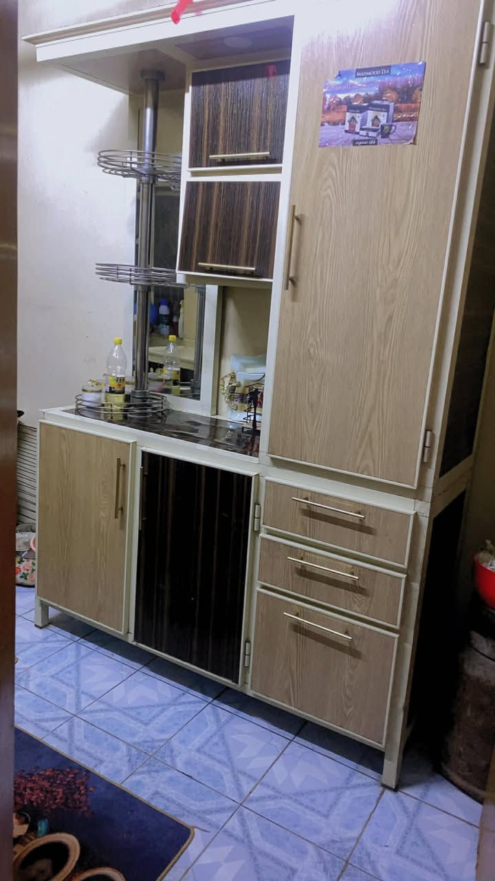 كاونتر للبيع متر ونص مع سنك مرمر متر و10 سم 175 الف *********** العنوان بغداد/ الدورة
