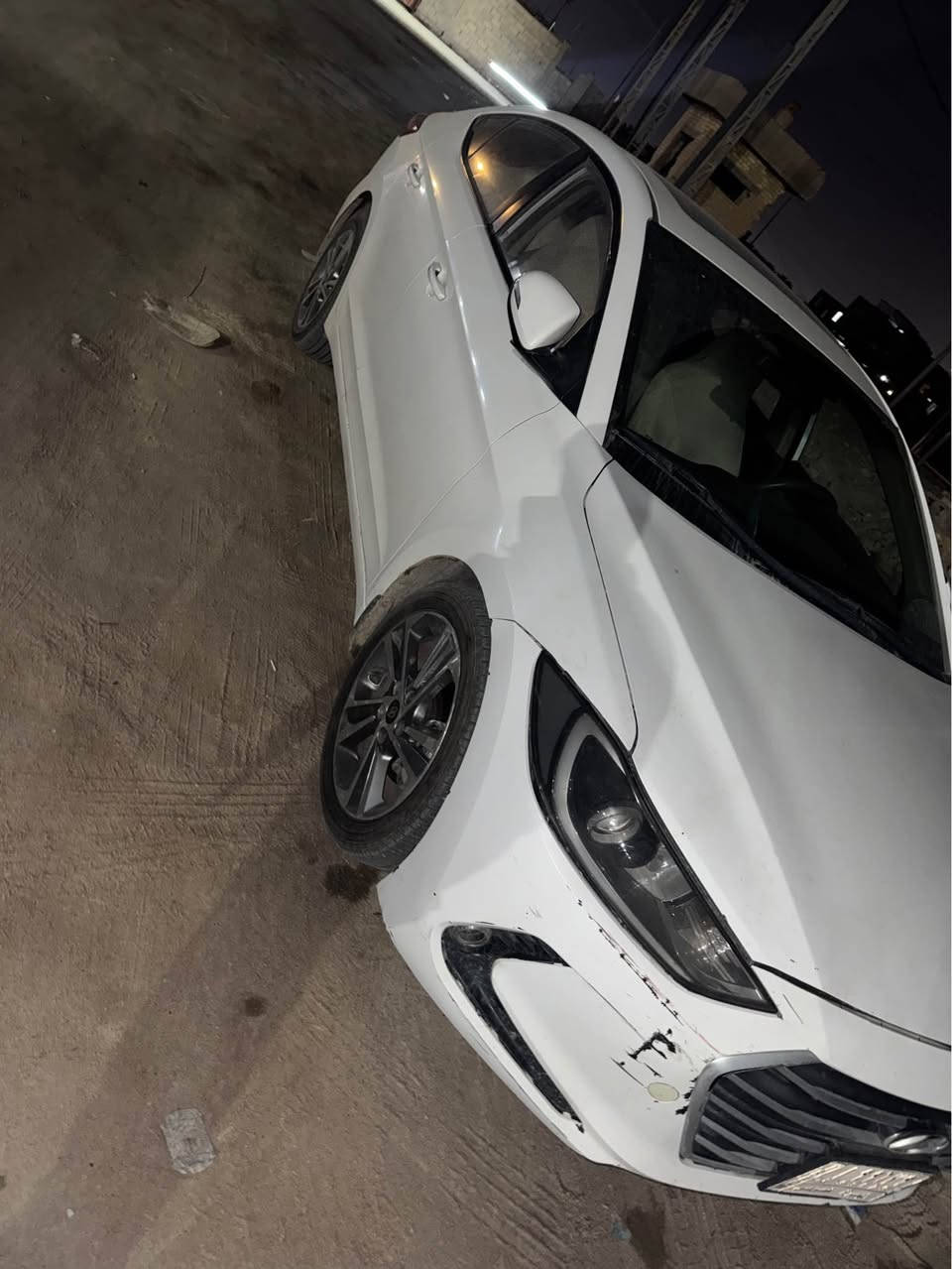 السلام عليكم 
النترا 2017 خليجي رقم بصرة بأسمي 
السيارة مكينة كفاله وحدادية جديدة والكير بدلت الدهن وصار يأخر بالبك 
الكشر بحالة جيدة بيها بارد بسيط وباب السايق بي طخة ومسمكرة بيها تلحيظات بسيطة
السعر 127 وبيها مجال كلش بسيط 
رقمي *********** البصرة, العراق
