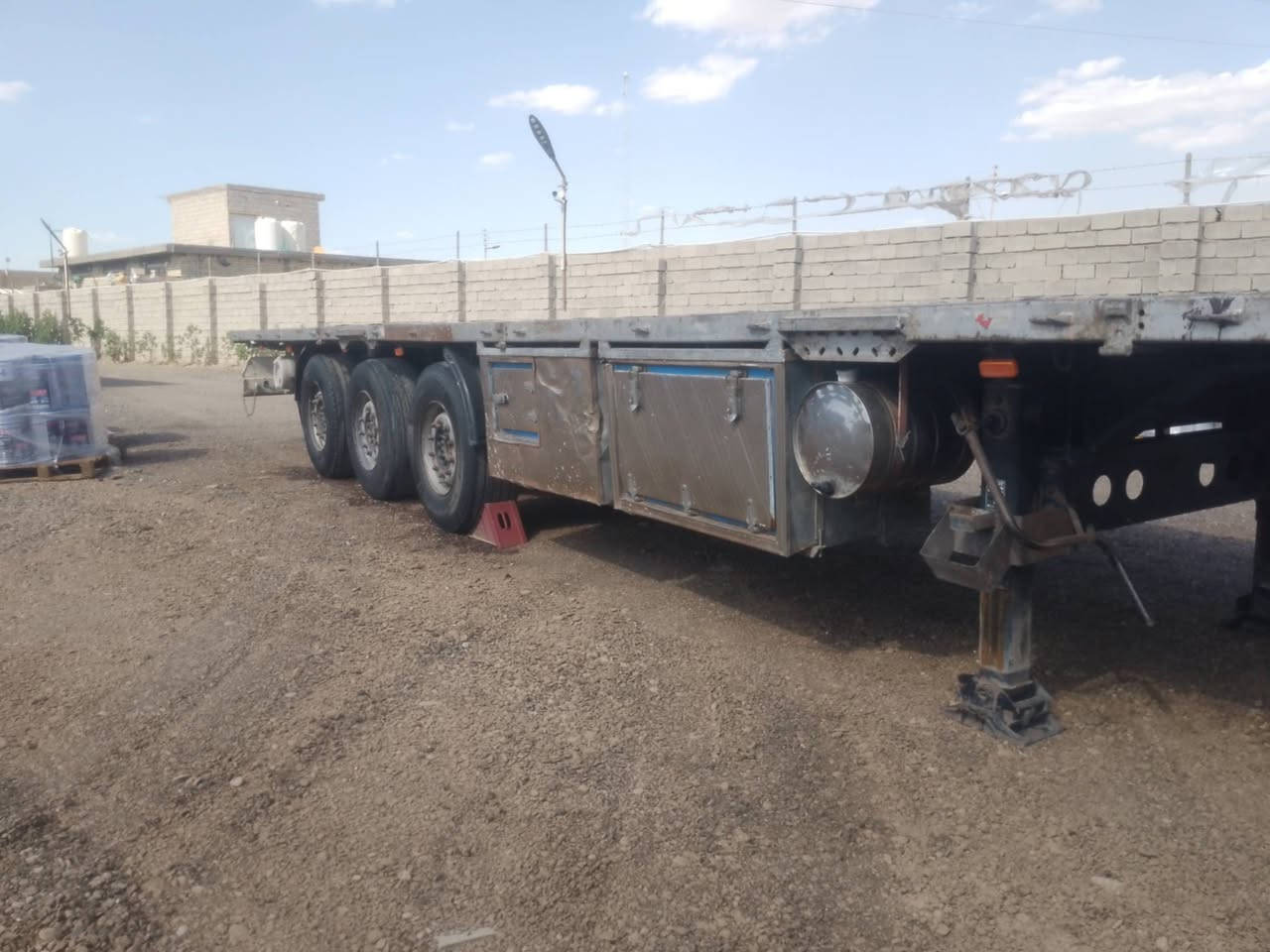 سلام عليكم للبيع عربانه اوربيه  طول 13/60 دسك ابريك شاصي مكفول عنوان بغداد رقم ***********
