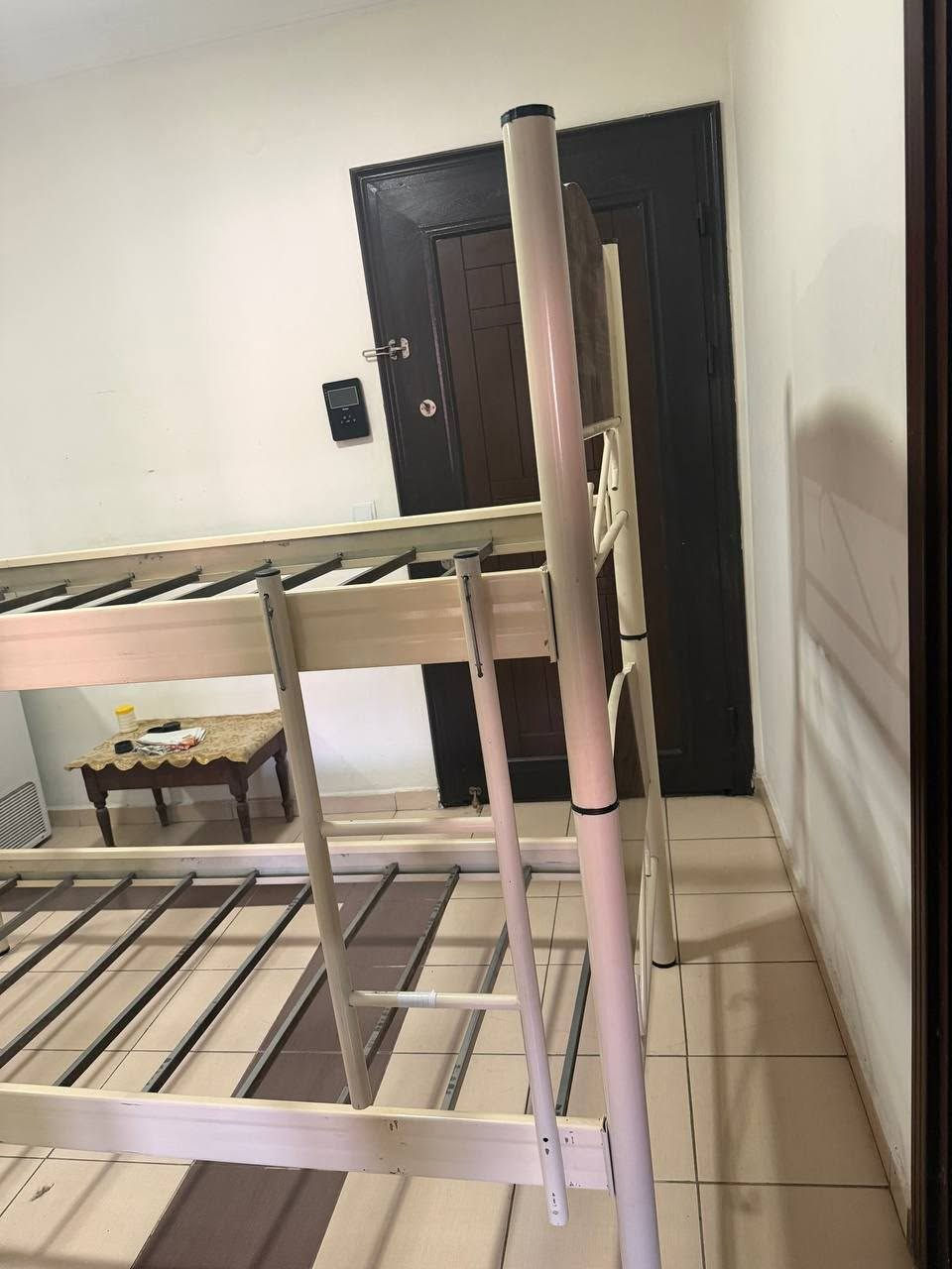 حديد طابقين عدد 2
سعر الواحد 90 الف ومجال 
مكاني افرو ستي
***********
