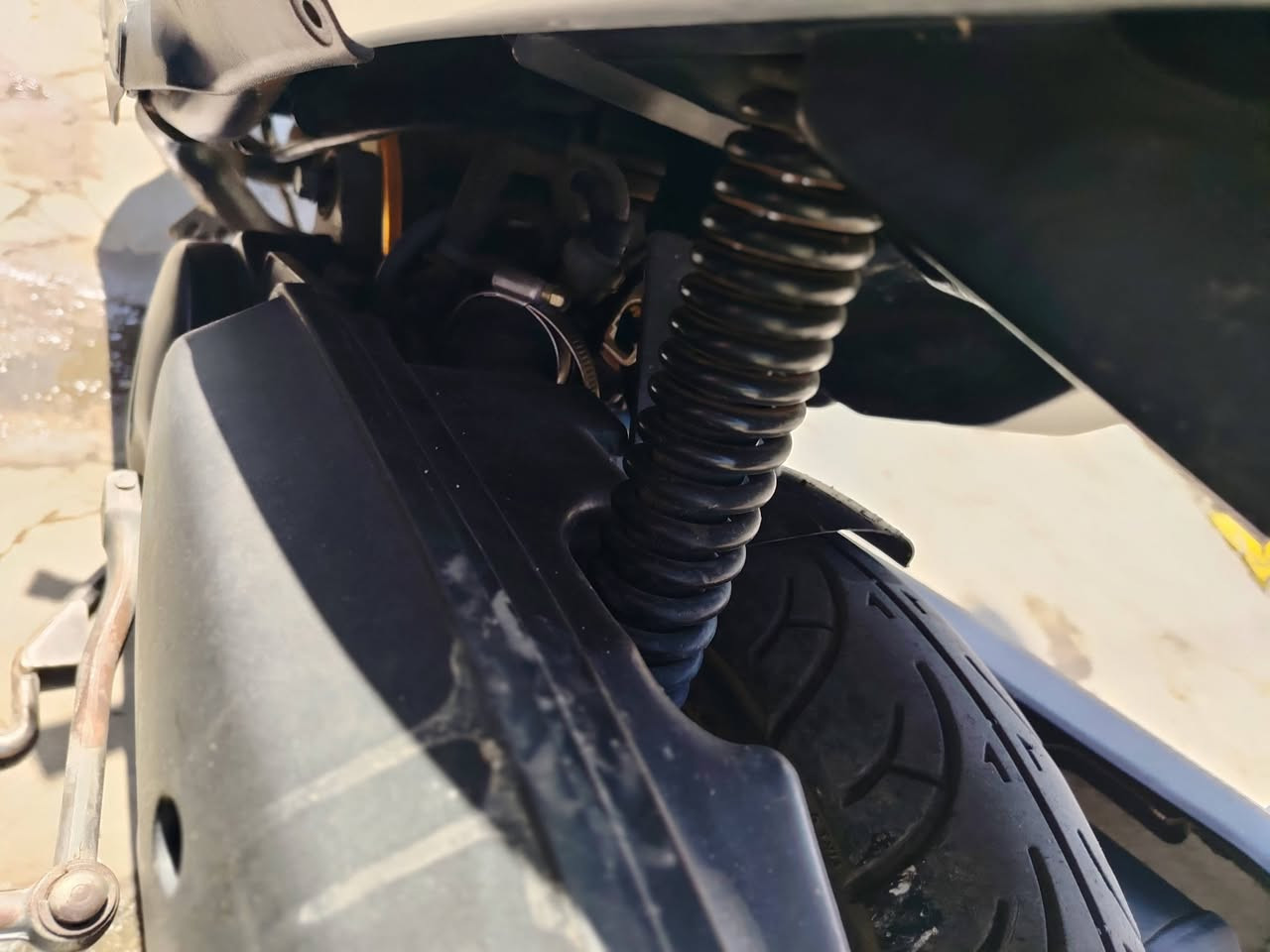 ساسوكي ذبانه للبيع وكيل مكفوله كفاله 
قبل 4 اشهر من طلعته
الدراجه كامله مكمله وشلعته خير من يم الله كفراته انضاف
وما متعوبه من الشغل للبيت والعكس
الدراجه كامله من كلشي ولا تصرف عليه ربع مسويله ادامه كامله
وكهربائيات كلها شغاله من ناحية
الاشاير
والايت
والسلف جديد ستوني مبدله اصلي
بك لايت
والكيلو متر شغال
كله شغاله علئ اخر حبايه تاخذه وتنام رغد
ومسويله ادامه من ناحية
البلك  والقايش.. والخرزات... والسلف... والبنز 
وتاير جديد

عنوان ::قضاء المجر الكبير
الرقم ::***********
 السعر :: 600 الف وبيه مجال للطيبين
