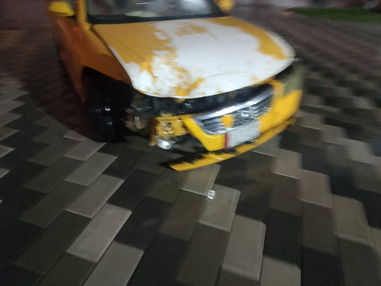 سياره ليفان موديل 11رقم بغدادمكاني ابوغريب ابيع عل حادثها 23 قفل كير محرك كورلا نضيف  لا تبخير ولا تنقص هذا رقمي *********** وات ساب
