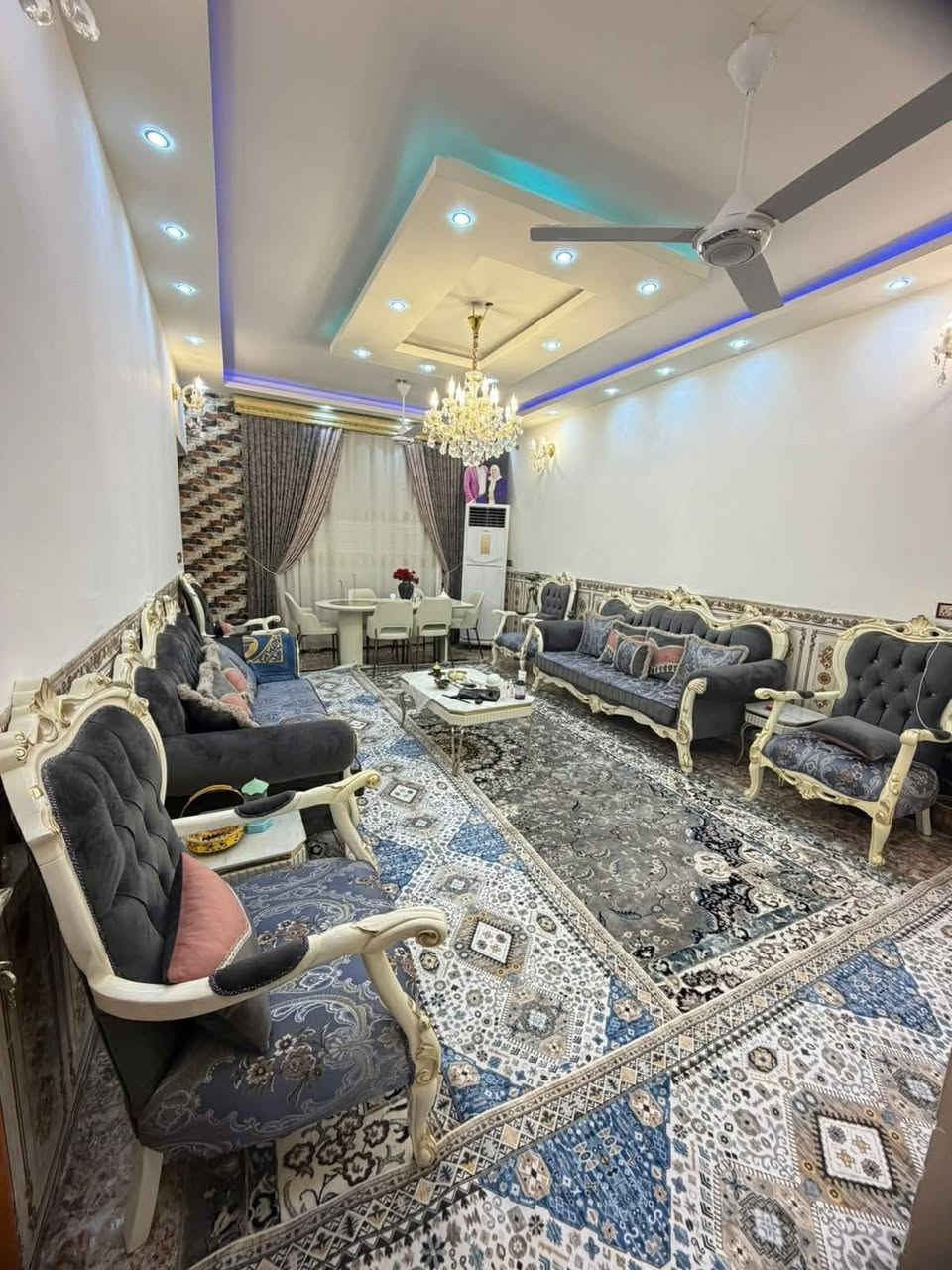 دار للبيـــــع طابقيـــــــن في منطقة الخمسة كيلو 👇
بناء حجر -  ارضية بورسلين - واجهه كاملة
✅ مساحة 200 م
✅ طابو صرف
✅ شارع 10 م

4 غرف نوم وهول ومطبخ واستقبال وصحيات داخلية وخارجية 
للأستفسار أكثر 
*********** متوفر واتس 

مكتب التميز للعقار في قادسية الثانية قرب الحوراء
