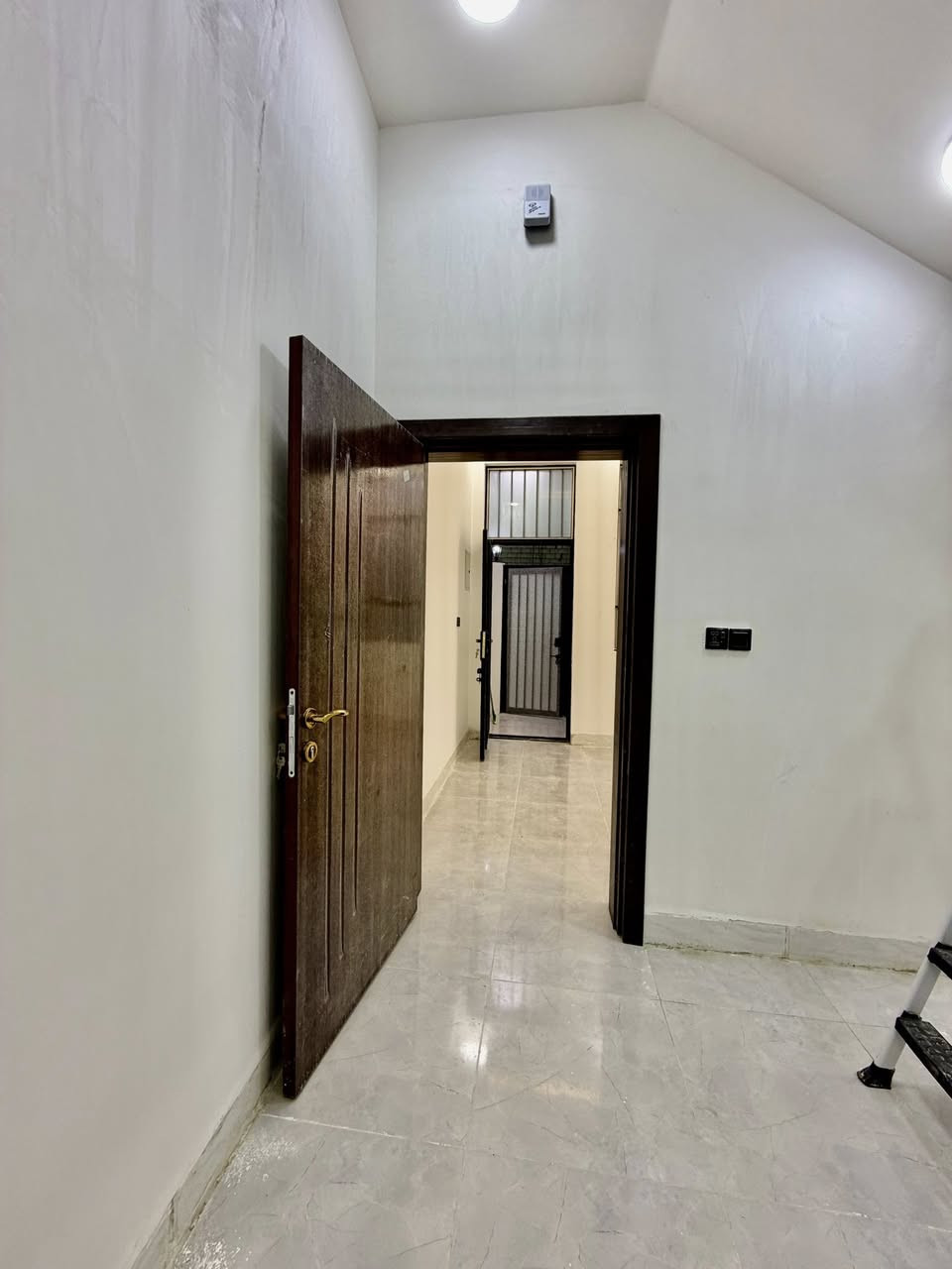 كربلاء المقدسه قرب الامام الحسين
يالله السلام عليكم 

دار مساحه (50) متر طابقين بناء طابوكً

بناء حديث شغل درجه أولى 

جنس العقار طابو سند (25) قرار محكمه 

مكاتبه وقرار مع صاحب البستان مباشر 

العنوان كربلاء المقدسه كنطره السلام 

تبعد عن الامام الحسين ع مسافه كيلوين 

عن طريق الزوار مسافه (50) متر 

الشارع الكدامهه عرض (7) متر تبليط 

مزيد من المعلومات تصال او مراسله عبر الوتساب 

علاء العبودي 

***********

***********
