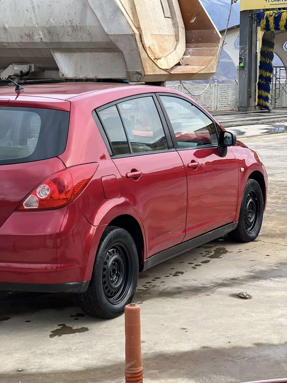 تيدا براوه ٢٠٠٩ناوزه رد كامل مه سره ف
جالو شوخت نيه كامل سمار ته وبؤليش كراوه 
رؤنى كؤراوه زؤر توندو تؤله 
جركه ى تيانيه 
هه موكيانى به شه رت 
ساردو كه رم مه زبوت 
ده عمو ليدراوى نيه 
٤٢ مه جال برايانه 
***********
***********
ده ربه نيخان
