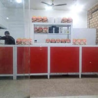 مطعم كامل للبيع بيه غراض كامله وكلهه شغاله بيه مشويه كص ومشويه برجر وع...