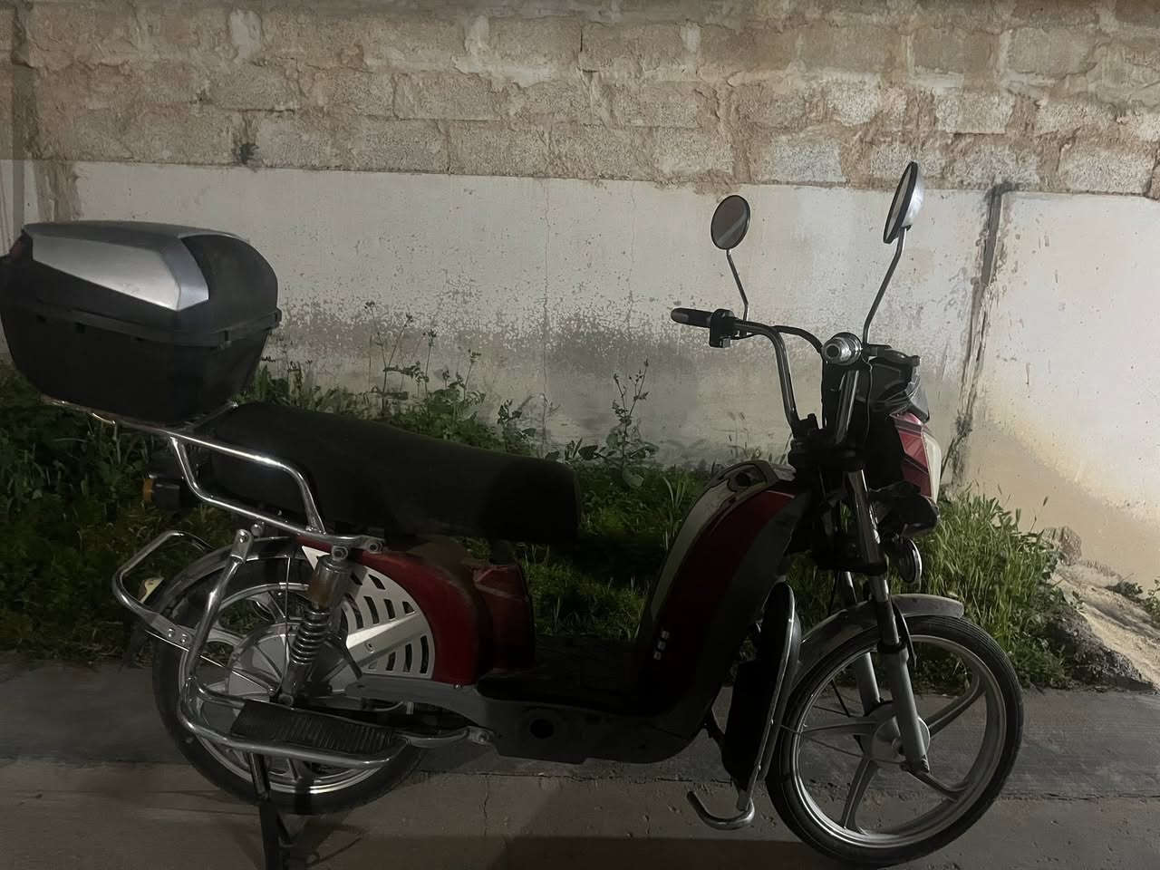 السلام عليكم بايسكل شحن للبيع بدون باتريات كامل ونضيف كلشي شغال بي السعر 200 وبي مجال قليل للاسفسار ***********
