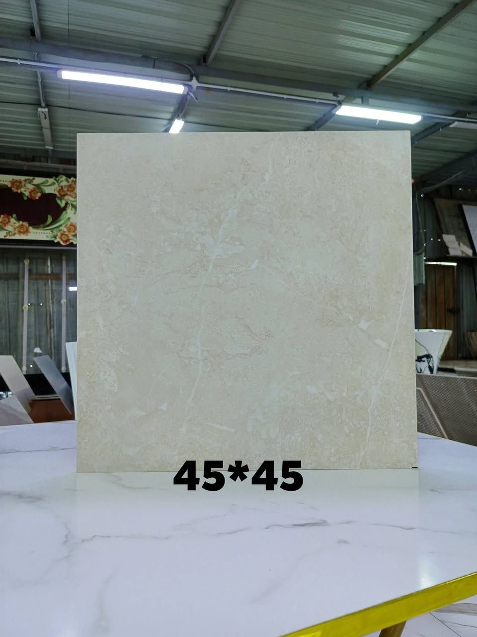 تم عرض الوجبه الأولى من ارضيات قياس/45*45/نوعيه امتياز ملاحظة/تجهيز جمله مفرد/استفسار ***********/***********
