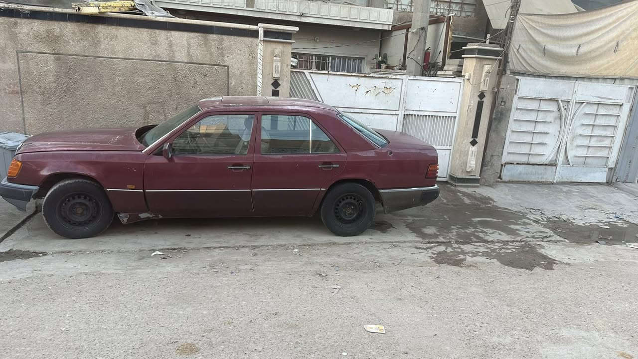 ‏سلام عليكم أحبتي
‏ما مرسيدس دب موديل محرك بلاد أربع سلندر
‏موديل 91 
‏الأحمر ماروني  لون
‏السيارة بيها جراد بيه خياسات أثر قواعد سليمة كفالة العامة القواعد دبلات
‏وهاي السيار ه
‏مال تعمير تصبغ 
‏لان جارده
￼محرك كير شرط حاويه اخو الجديد
عنوان بغداد الجديد *********** 
سعره 31 وبيه مجال حك الجيه تريد تحويل تريد وكاله

