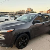 جيب شيروكي بزون  لون فيلي  موديل 2017 رقم بغداد مشروع وطني  كير ومكينة...