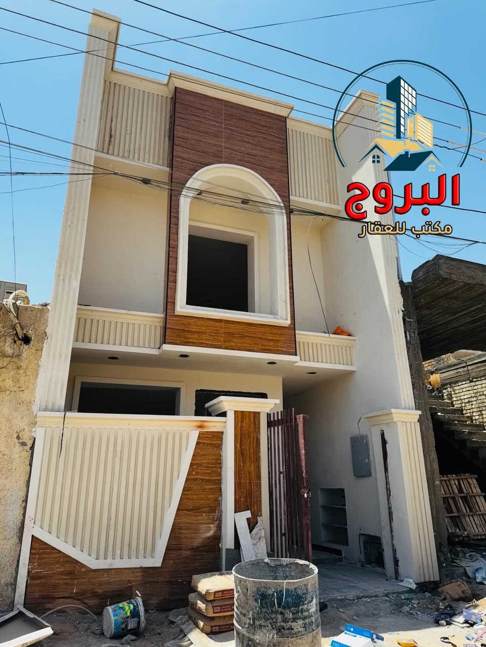 🧿للبيع عقار مميز في الدورة وتحديداً منطقة ابودشير ♥️
     (مربع الألف  /  شارع الجمعية)
     (قرب مدرسة السجاد)    
     ( عرض الشارع 15م)
   
• يعلن مكتب البروج للعقار   عن  عرض  عقار  سكني                     ( بناء حديث درجة أولئ )   بموقع جداً مميز 
وكافة الخدمات متوفرة

✨تفاصيل : العقار
• المساحة الكلية : 100م
• الأبعاد :  واجهة 5م  ×  نزال 20م
• طابقين 
• نوع  الملكية : طـــــــــــابو  ملك  صـــــــــــرف
• حالياً قيد العمل تسليم مفتاح 🔑 كامل حديث

✅ الطابق الأول
• مدخلين منفصلين (خصوصية تامة)
• صالة ضيوف (بمساحة ممتازة)
• مطبخ بنظام (حار/بارد)
• حولي (واسع)
• مناور (لضمان التهوية والأنارة الطبيعية)
• مجموع الصحيات  عدد (2)
• مجموع غرف النوم عدد (1)

✅ الطابق الثاني
• مجموع غرف النوم عدد (2)
• مجموع الصحيات عدد (1)
• حولي (واسع)
• بيتونة
• سطح

💰 للحصول على السعر والتفاصيل الإضافية:
يرجى كتابة الرقم ( 1 ) في التعليقات، 
وسيتم تزويدكم بكافة التفاصيل عبر رسالة خاصة 📩.

(ملاحظة: التعامل والتفاوض يتم مع صاحب العقار حصراً).

🛑 إذا لم يكن هذا العقار هو ما تبحث عنه، فلدينا تشكيلة واسعة من المنازل والأراضي التي تلبي كافة الأذواق .

           📞 للاستفسار والمزيد من المعلومات
يرجى التواصل معنا: رقم الهاتف: ***********

✨مكتب البروج للعقار - اختيارك الموثوق لمنزل العمر.

#دمتم__في__رعاية__الله
