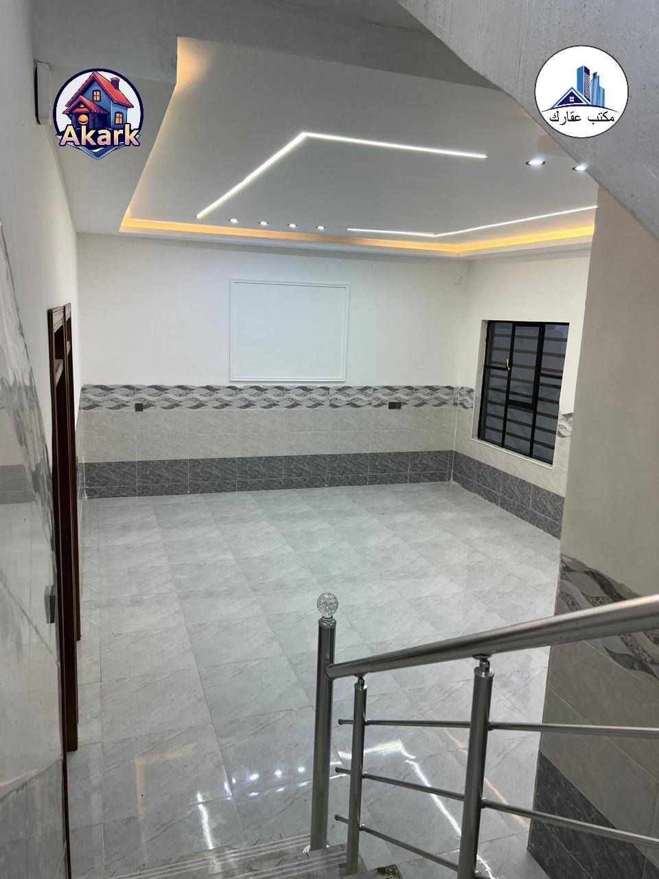 السلام عليكم دار للبيع موصل حي الملايين الثانيه زراعي حق التصرف مجمع الملك سند (25) مساحه الدار (180) متر(6) غرف نوم خدمات كامله شارع ماء كهرب سعر الدار (125) مليون للاستفسار اكثر الاتصال بالارقام التاليه
(***********)
(***********)
