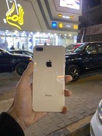 أيفون ٨ بلاص  بطاريه ٧٤ جهاز وتر شخط مابيه  شاحنته وياه ١١٥وبي مجال بس...