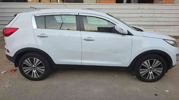 سلام عليكم 
سبورتج للبيع 
الموديل/ 2015
المسافة/111000
اللون ابيض بيها ضربة بجانب باب السائق على كد شبرين السيارة خير من الله تبريد جديد اطارات جديدة
بطاريه/ امارون 
المكينة على وضع الشركة حدادية السيارة بحالة جيدة 
باسمي تحويلها ثاني يوم للاستفسار يرجى الاتصال على.الرفم *********** محمد ابو اوس 
السعر/157 قابل للتفاوض
مكان السيارة شارع فلسطين قرب كلية الرافدين
